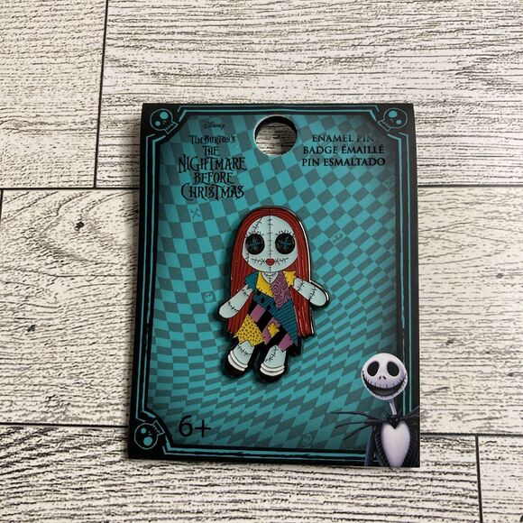 Disney Loungefly Nightmare Before Christmas Sally Doll Enamel Lapel Pin - Picture 2 of 4